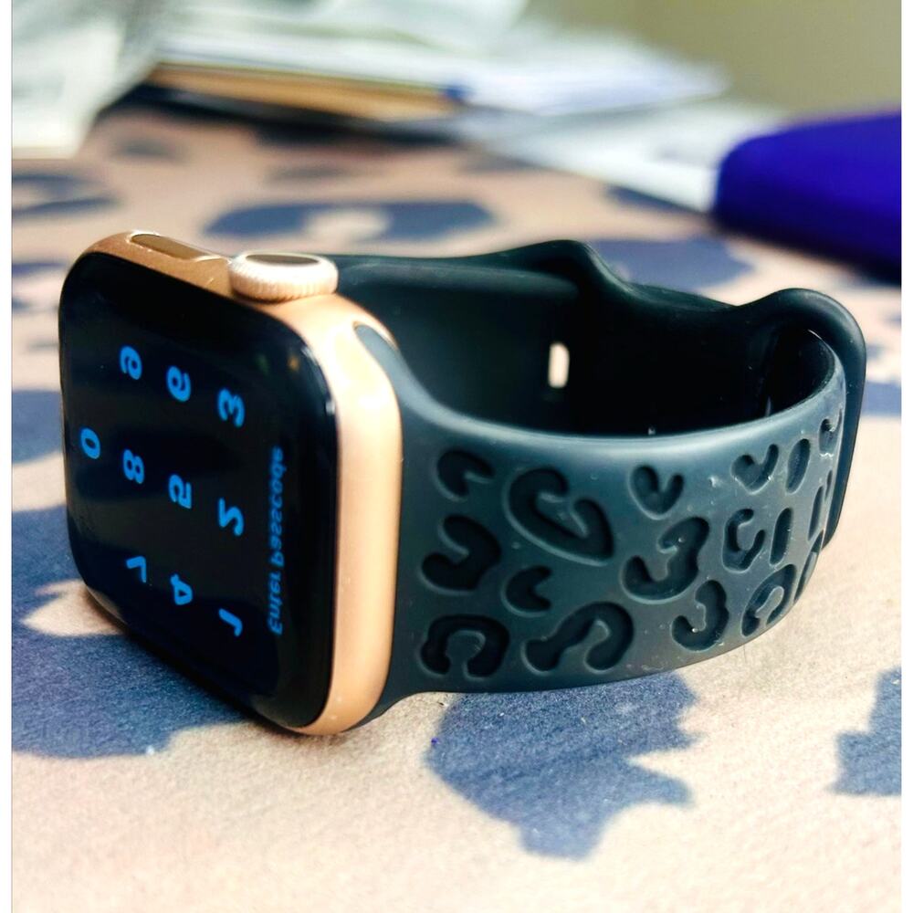 Matte Black Apple Watch Band 38 40 Silicone Strap Minimal NEW - Picture 3 of 12